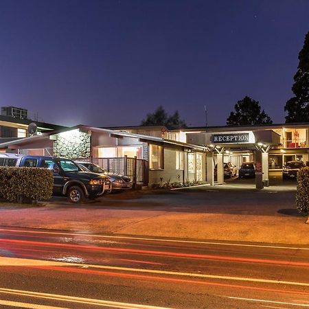 Twin Peaks Lakeside Inn Таупо Екстериор снимка