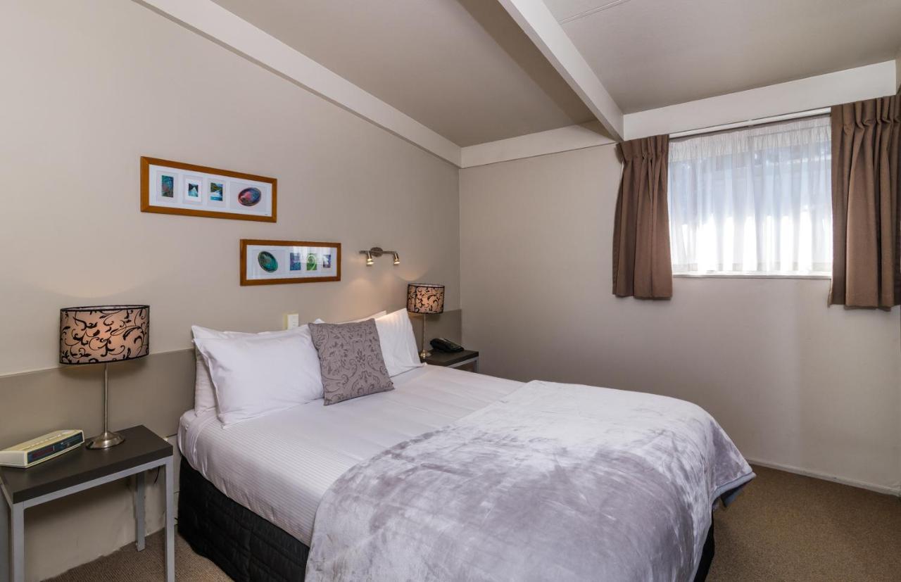 Twin Peaks Lakeside Inn Таупо Екстериор снимка