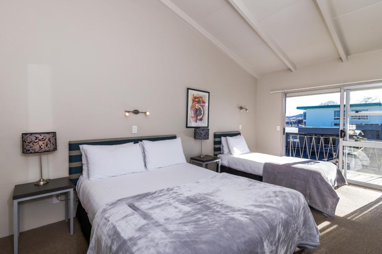 Twin Peaks Lakeside Inn Таупо Екстериор снимка