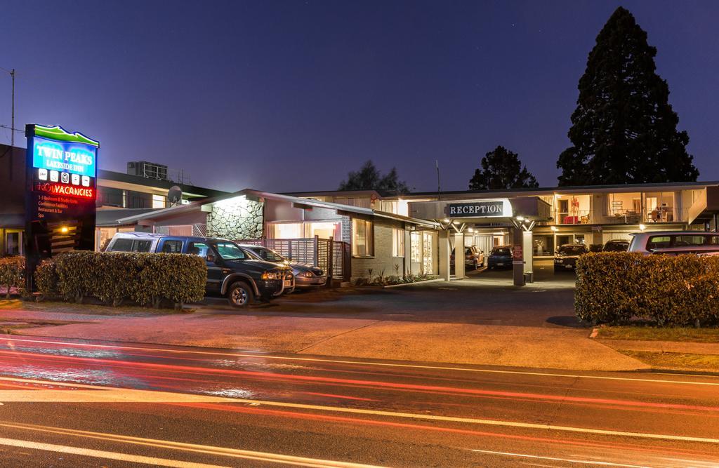 Twin Peaks Lakeside Inn Таупо Екстериор снимка