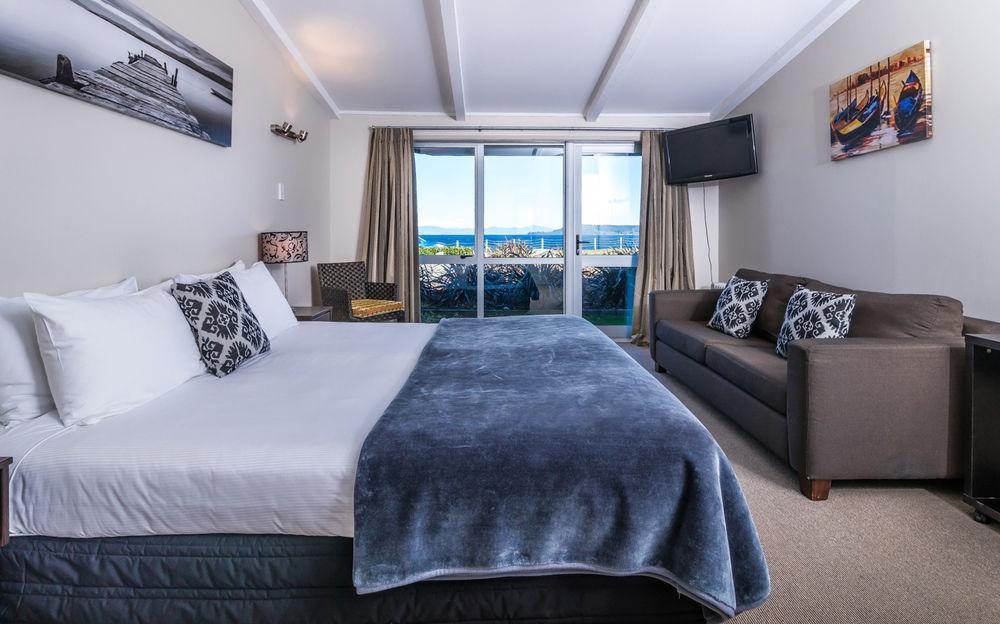 Twin Peaks Lakeside Inn Таупо Екстериор снимка