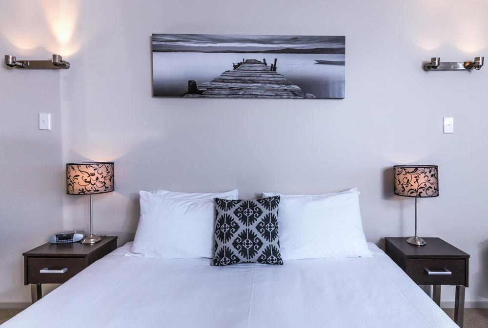 Twin Peaks Lakeside Inn Таупо Екстериор снимка