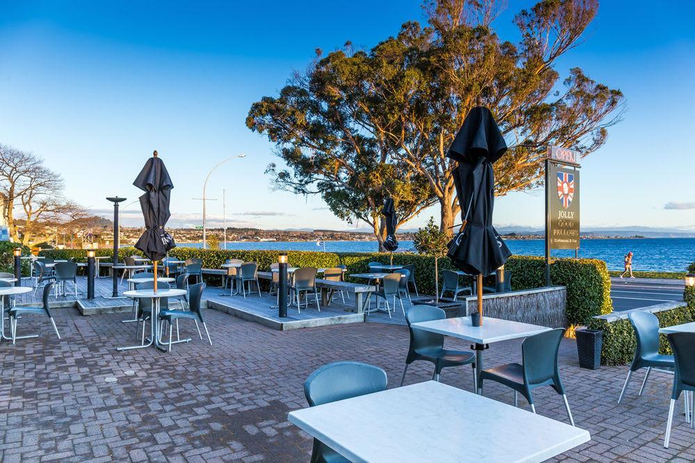 Twin Peaks Lakeside Inn Таупо Екстериор снимка