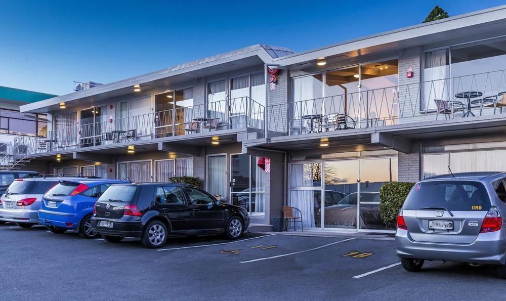 Twin Peaks Lakeside Inn Таупо Екстериор снимка