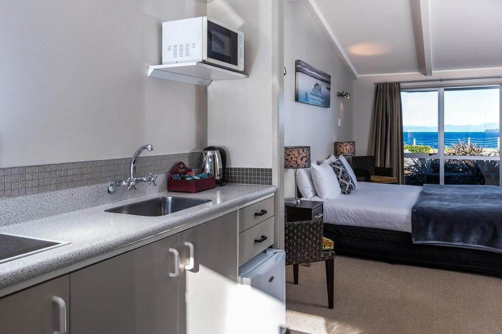 Twin Peaks Lakeside Inn Таупо Екстериор снимка