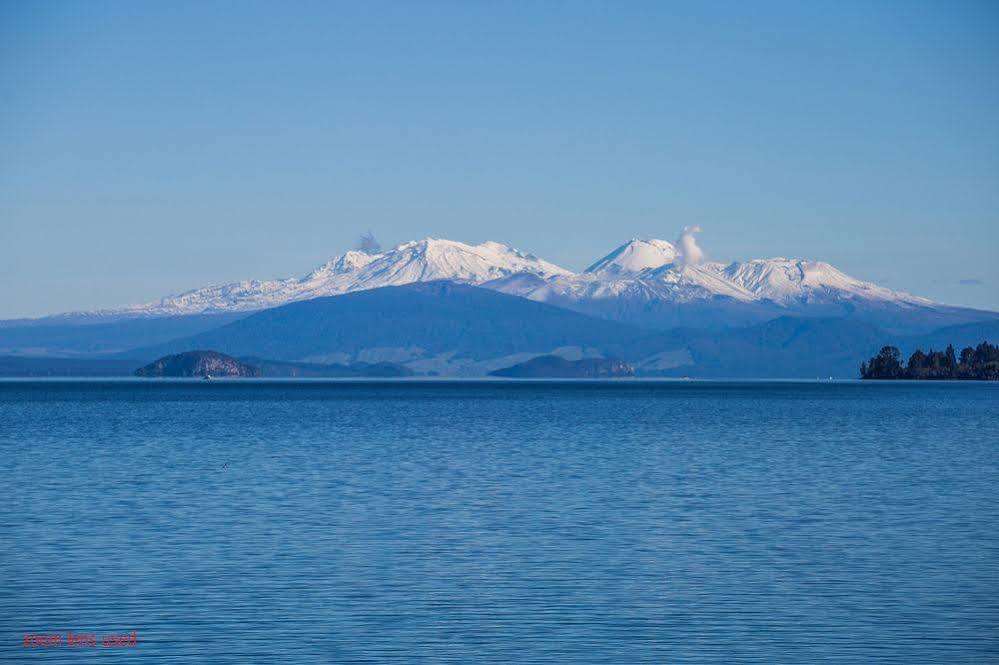 Twin Peaks Lakeside Inn Таупо Екстериор снимка